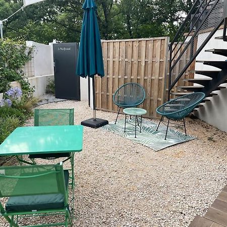 Bulle De Detente Avec Jacuzzi Saint-Martin-de-Londres Exterior photo